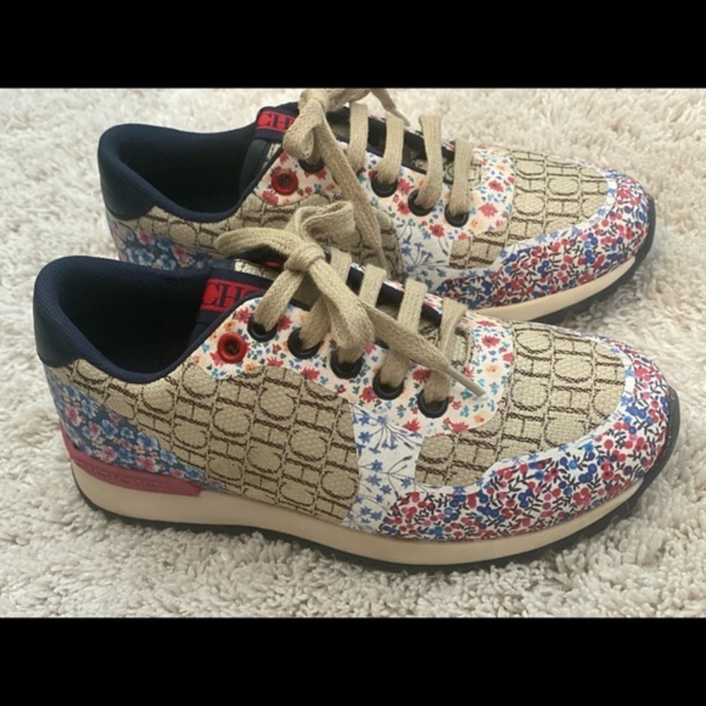 Carolina Herrera Girl Runner Canvas Sneakers- Size 31